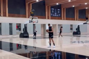 季后赛能做出贡献吗？卡布在刘易斯的指导下单练罚球！